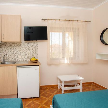 Eros Appartments Kalamítsi Екстериор снимка