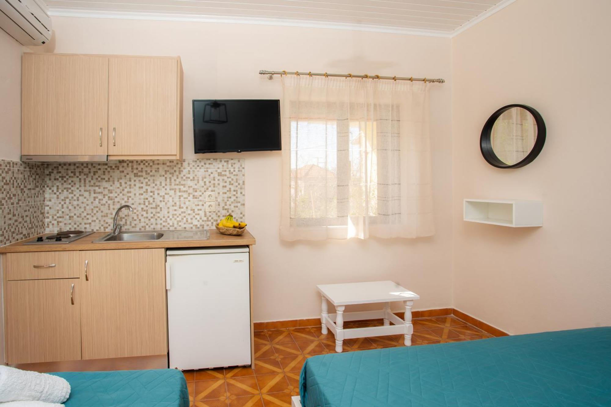 Eros Appartments Kalamítsi Екстериор снимка