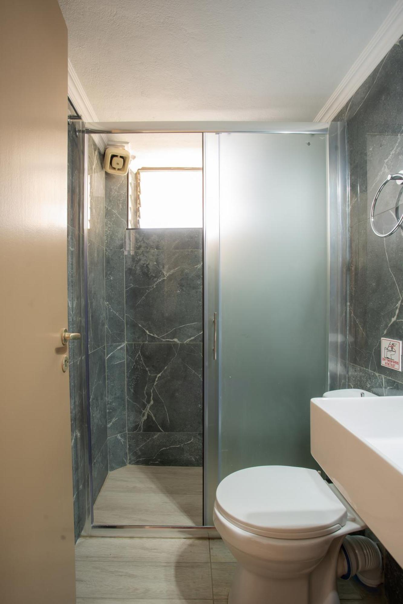 Eros Appartments Kalamítsi Екстериор снимка