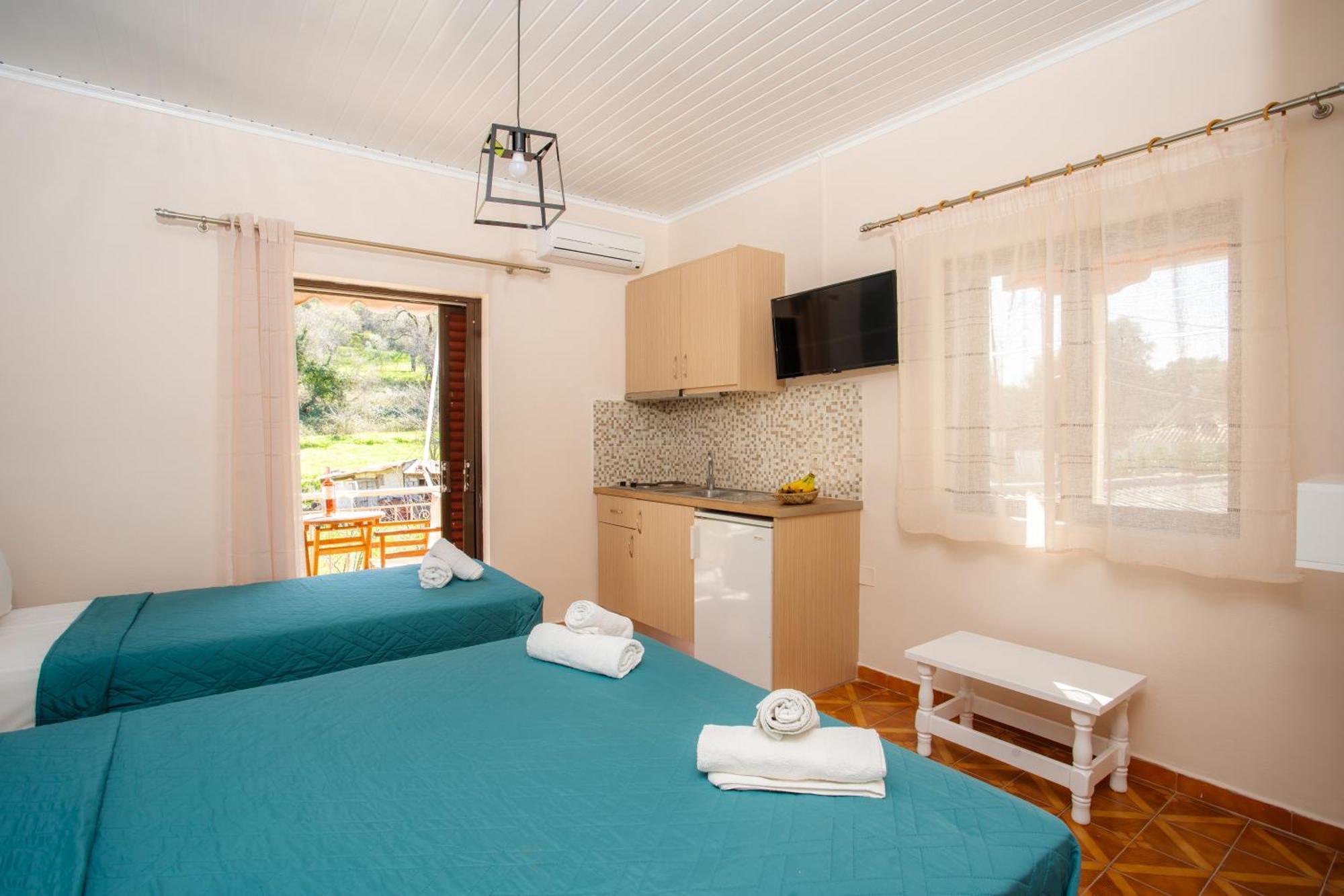 Eros Appartments Kalamítsi Екстериор снимка