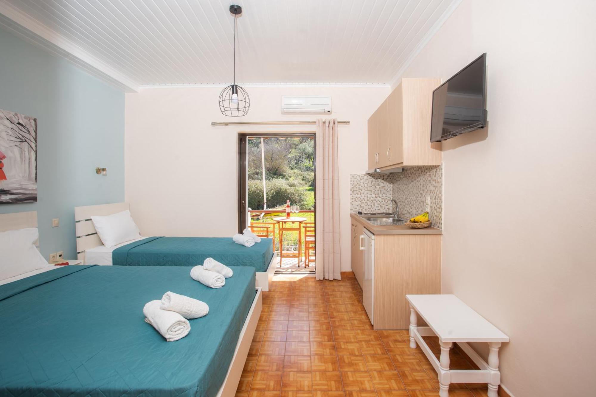 Eros Appartments Kalamítsi Екстериор снимка
